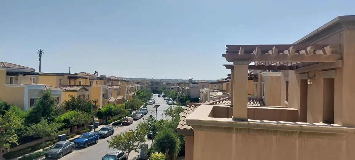 Villa for sale in Mivida in New Cairo of 356 m² with 4 bedrooms