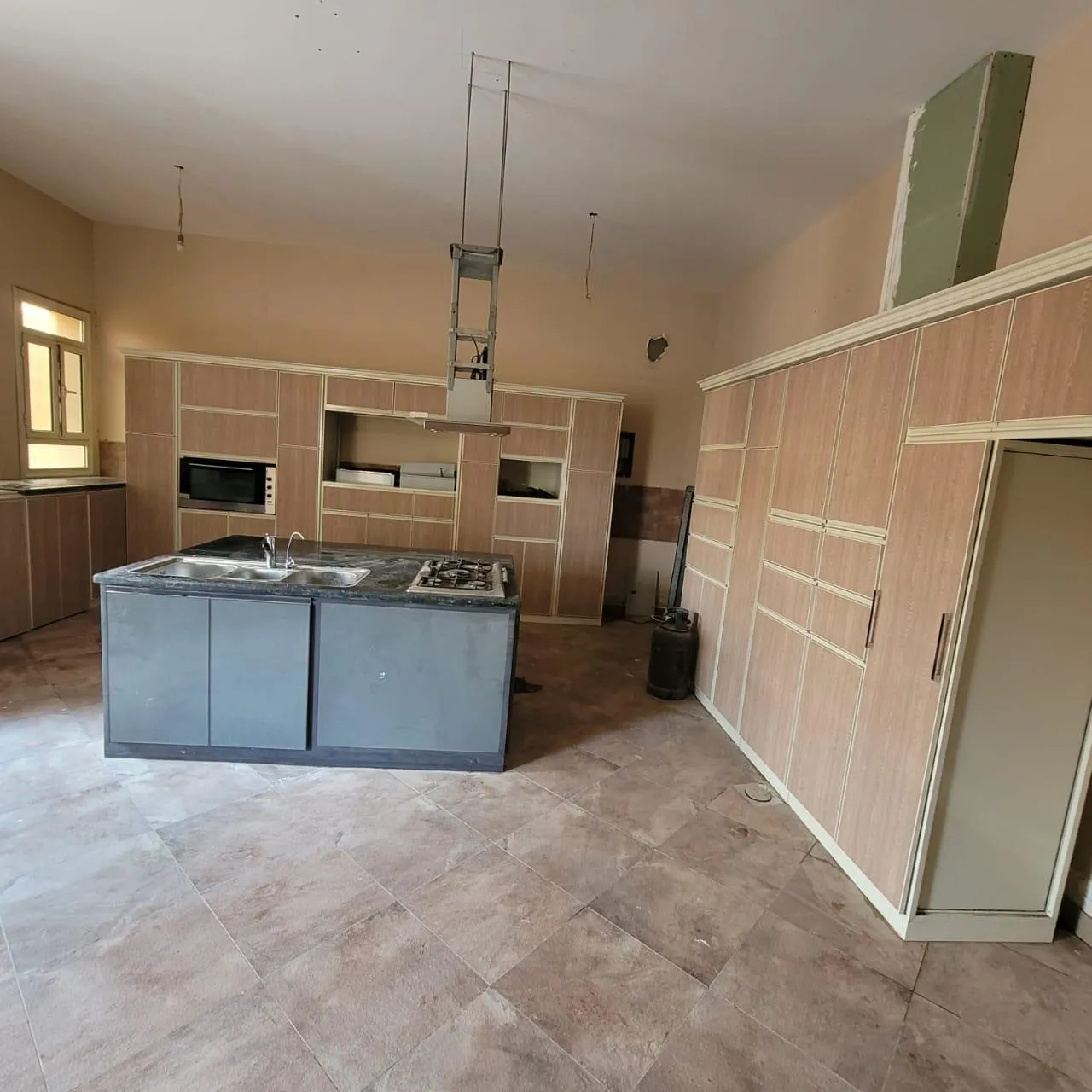 Villa for sale in Royal City in El Sheikh Zayed of 1400 m² with 12 bedrooms