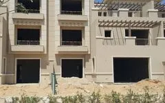Townhouse for sale in New Giza in 6th of October City of 628 m² with 5 bedrooms