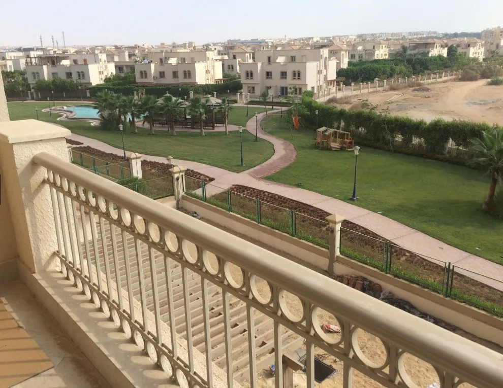 Twinhouse for sale in Greens in El Sheikh Zayed of 235 m² with 3 bedrooms