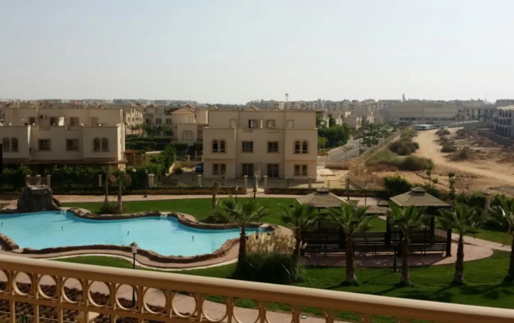 Twinhouse for sale in Greens in El Sheikh Zayed of 235 m² with 3 bedrooms
