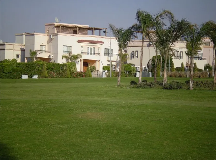 Villa for sale in El Rehab in New Cairo of 270 m² with 3 bedrooms