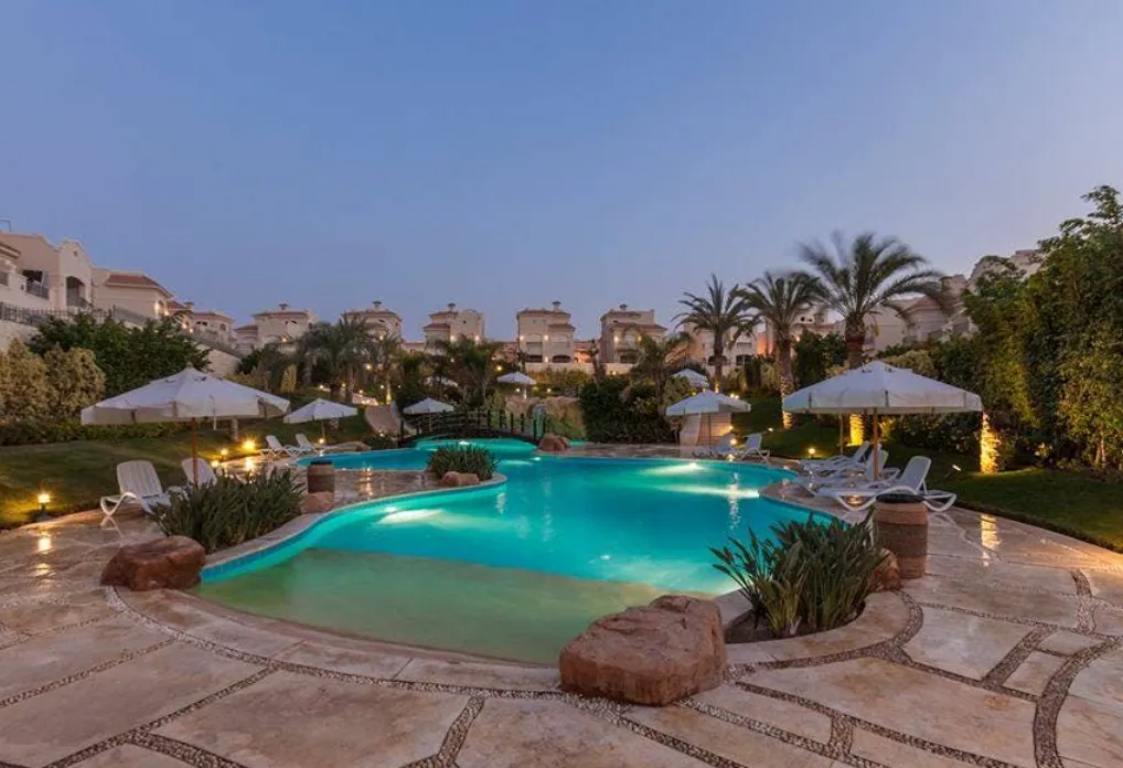 Twinhouse for sale in El Patio 5 East in El Shorouk of 299 m² with 4 bedrooms