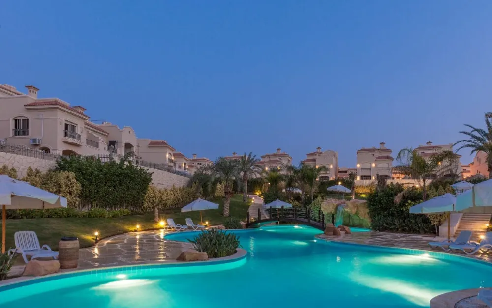 Twinhouse for sale in El Patio 5 East in El Shorouk of 299 m² with 4 bedrooms