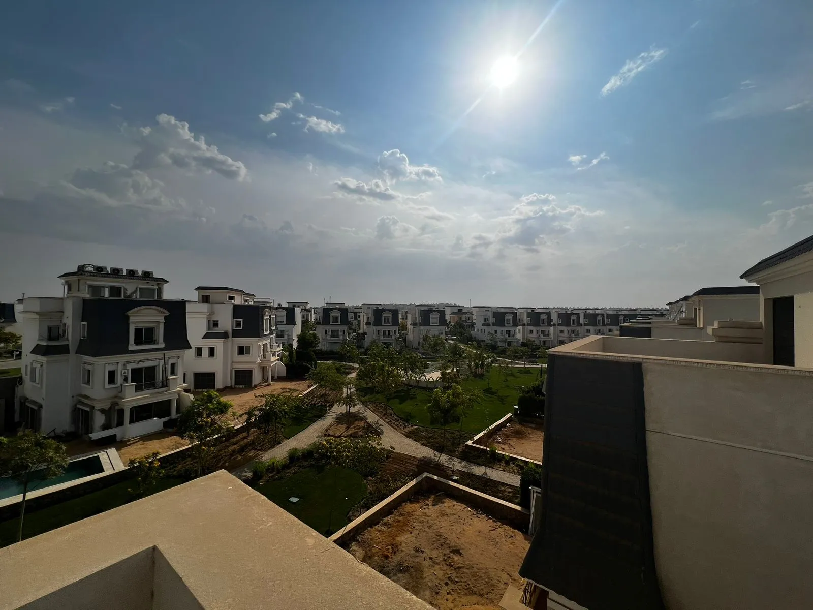 Villa for sale in Mountain View Chillout Park in Northern Expansion of 290 m² with 4 bedrooms