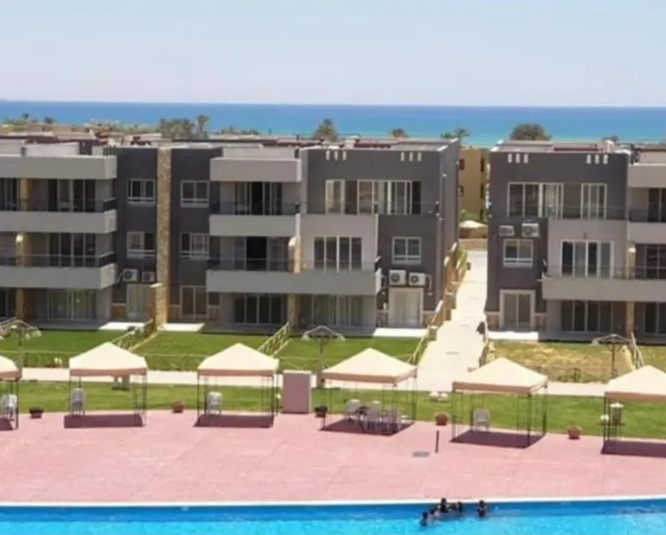 Chalet for sale in Cape Bay Blumar Lasirena in Ain Sokhna of 80 m² with 2 bedrooms