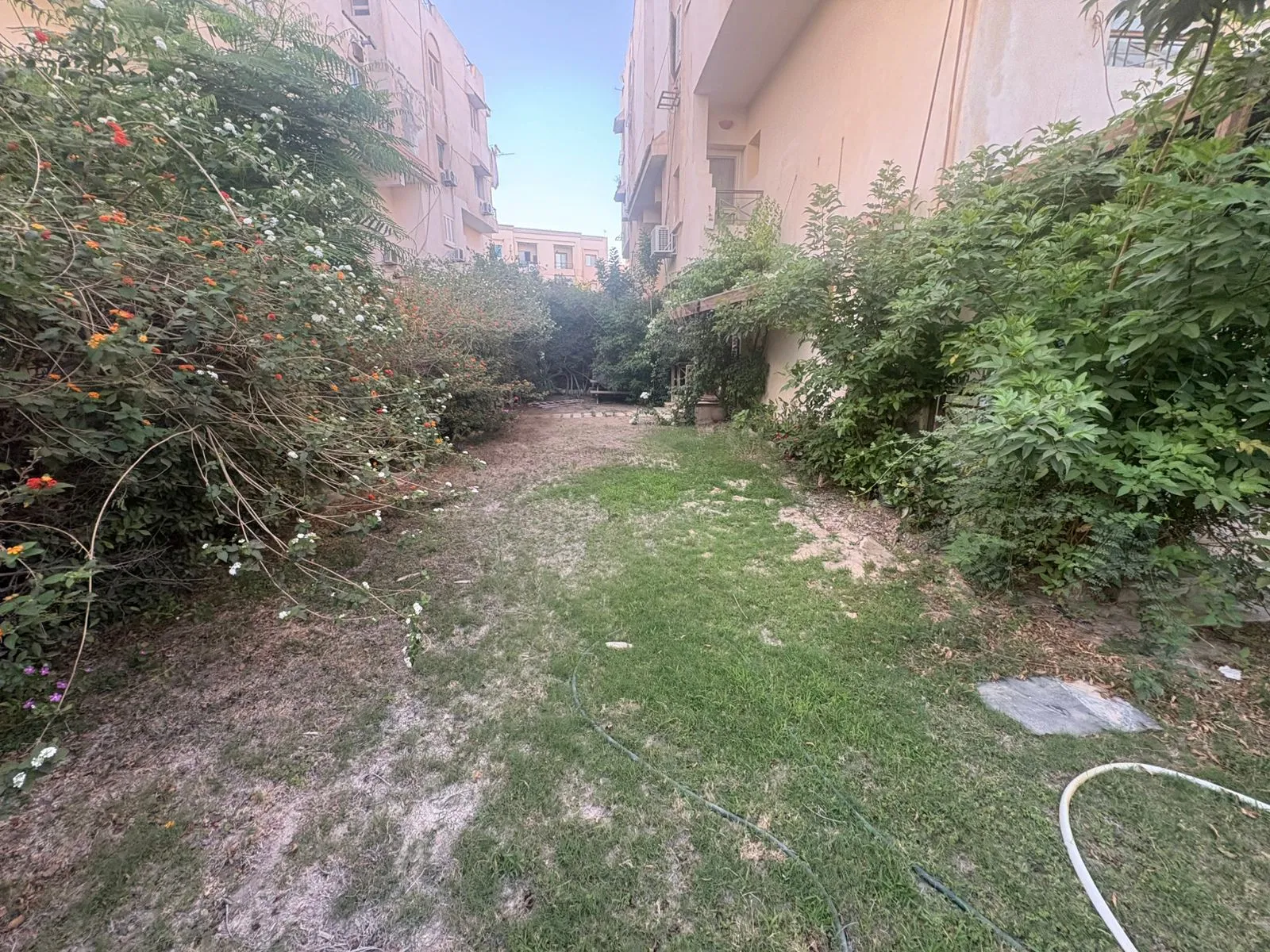 للبيع في حدائق المهندسين في بمساحة 0 م² تتكون من 0 غرف