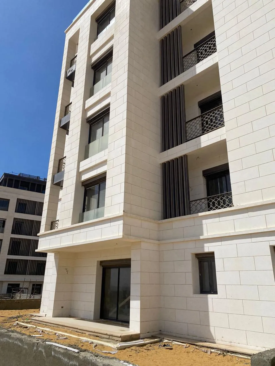 Apartment for sale in Katameya Creeks in New Cairo of 175 m² with 2 bedrooms