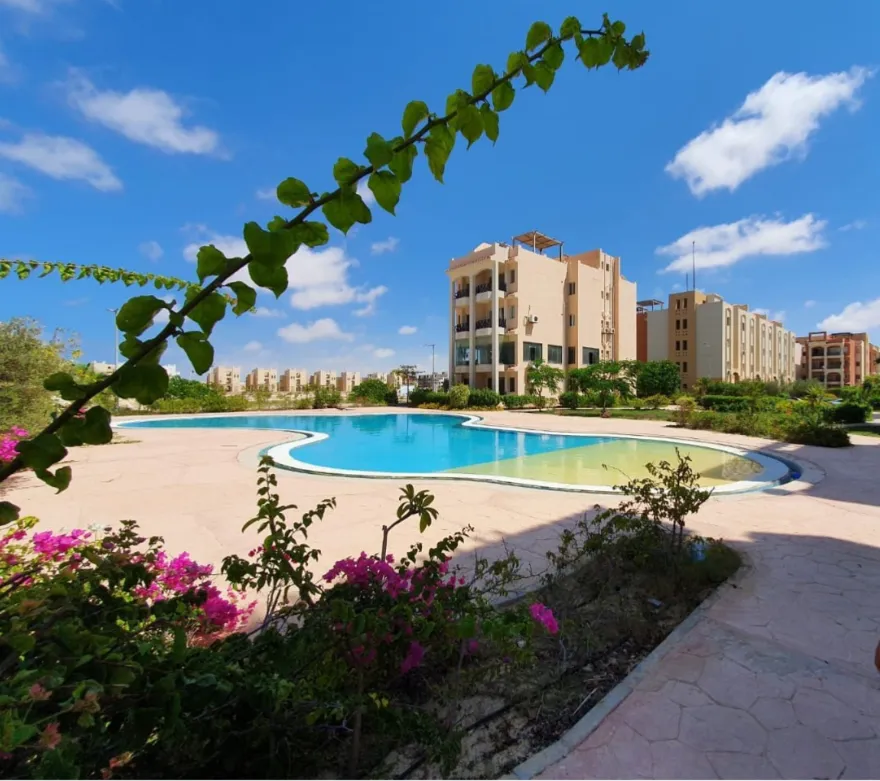 Chalet for sale in Emirates Heights in Ras El Hekma of 100 m² with 2 bedrooms