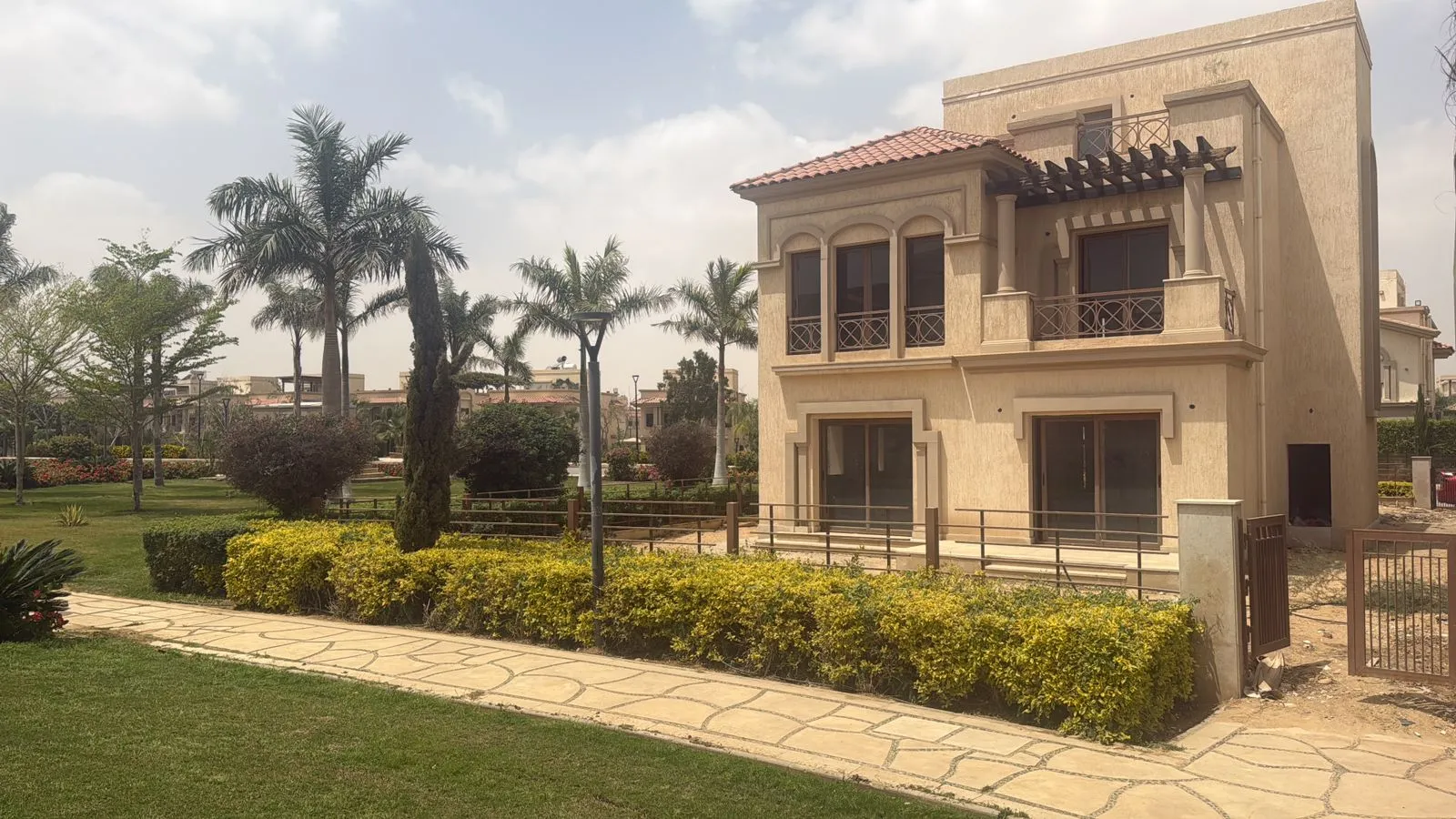 Villa for sale in Madinaty in Madinaty of 304 m² with 5 bedrooms