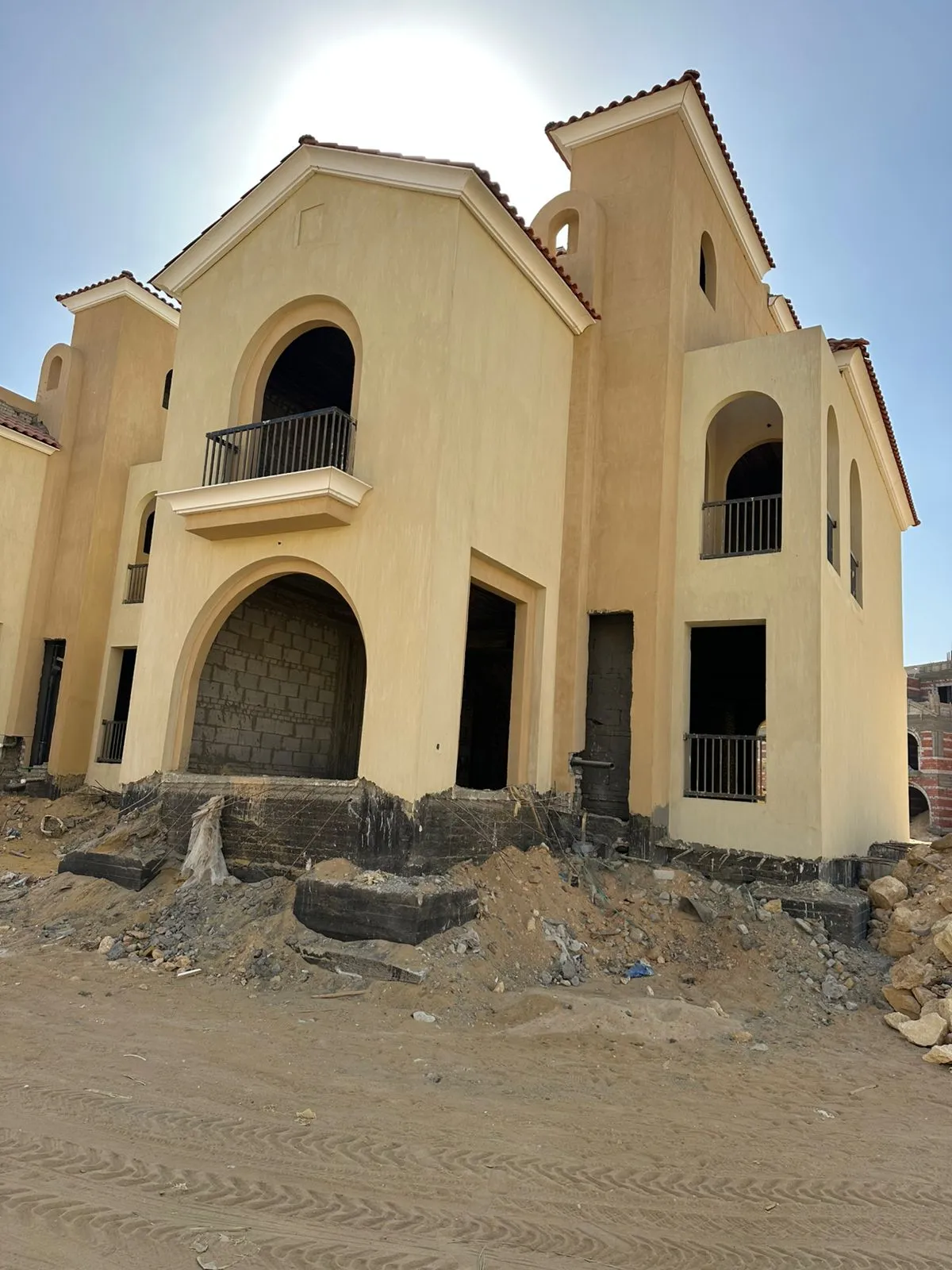 Villa for sale in Sarai in New Cairo of 237 m² with 3 bedrooms