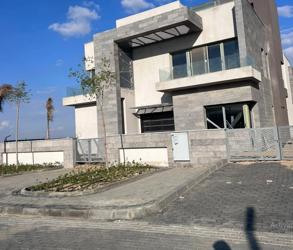 Townhouse for sale in Hadaba in 6th of October City of 242 m² with 3 bedrooms