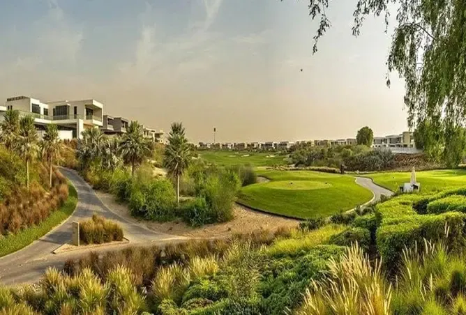 Townhouse for sale in Palm Hills Golf Extension in 6th of October City of 365 m² with 3 bedrooms