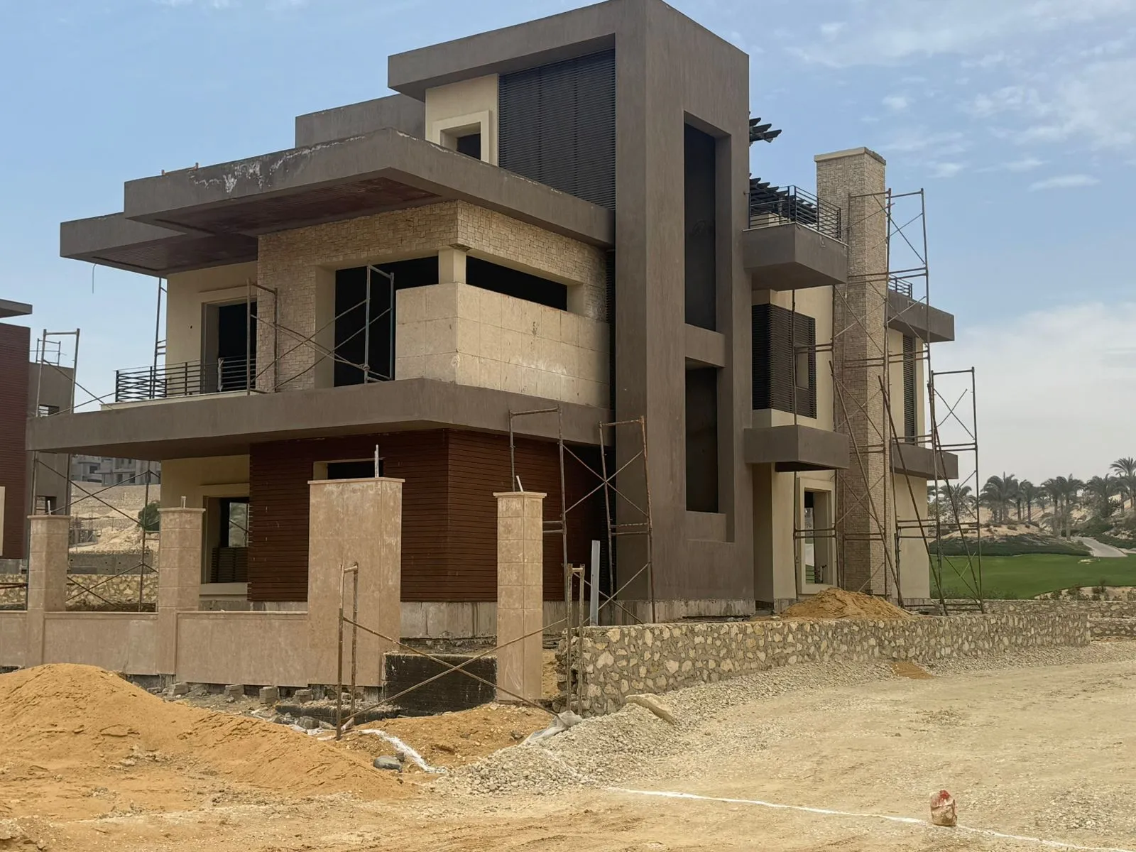 Villa for sale in New Giza in 6th of October City of 450 m² with 4 bedrooms