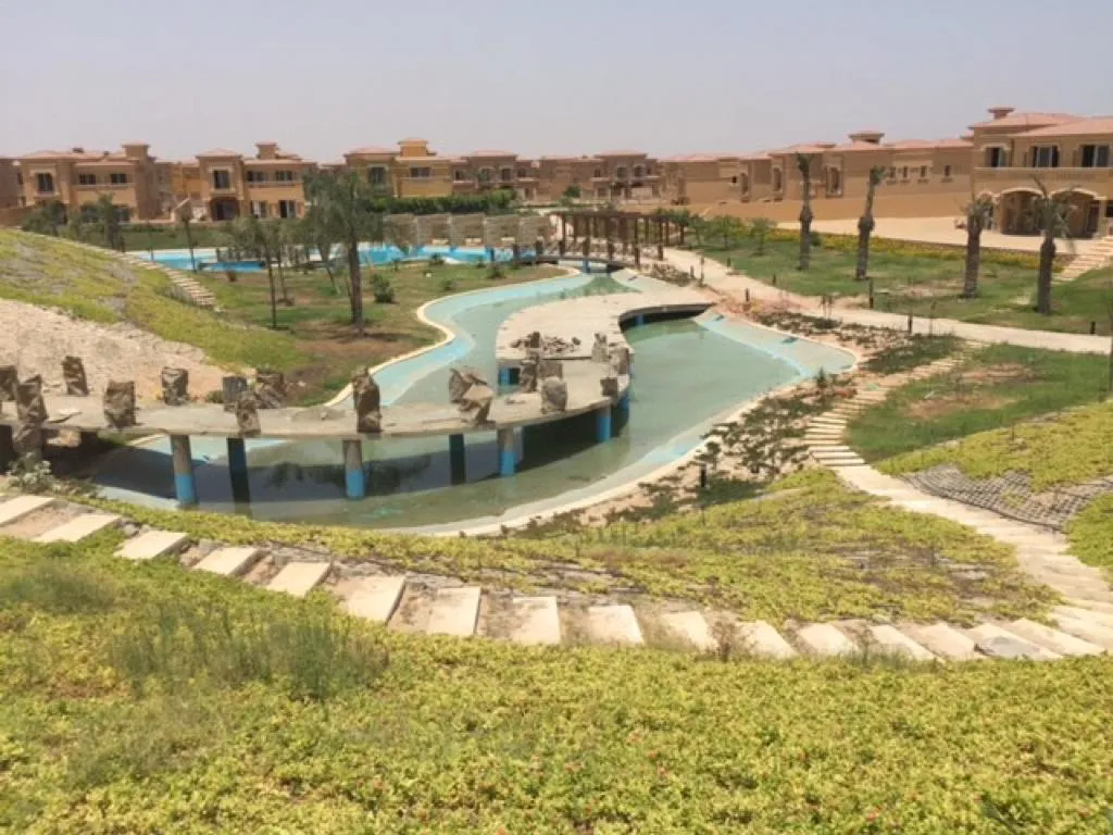Twinhouse for sale in Royal Meadows Sheikh Zayed in El Sheikh Zayed of 382 m² with 4 bedrooms