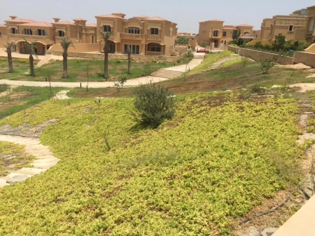 Twinhouse for sale in Royal Meadows Sheikh Zayed in El Sheikh Zayed of 382 m² with 4 bedrooms