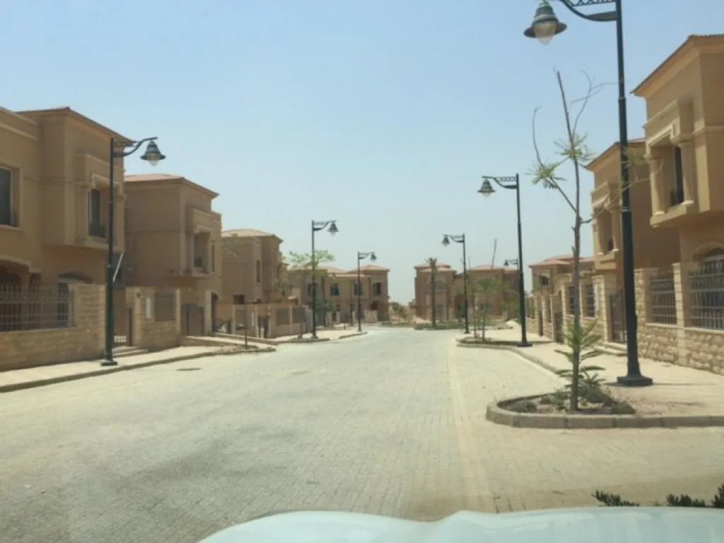 Twinhouse for sale in Royal Meadows Sheikh Zayed in El Sheikh Zayed of 382 m² with 4 bedrooms