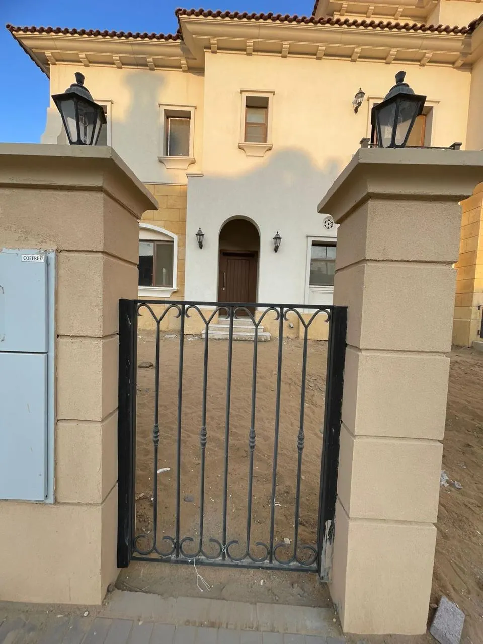 Townhouse for sale in City Gate in New Cairo of 255 m² with 3 bedrooms