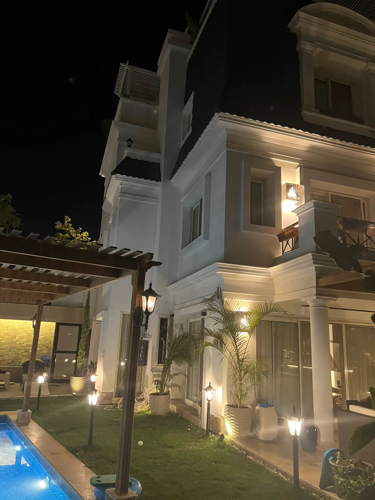 Villa for sale in Mountain View Chillout Park in Northern Expansion of 332 m² with 5 bedrooms