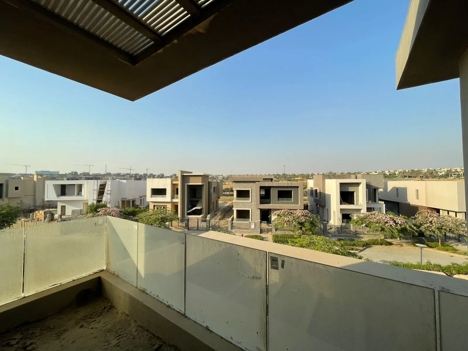 Villa for sale in New Giza in 6th of October City of 400 m² with 4 bedrooms