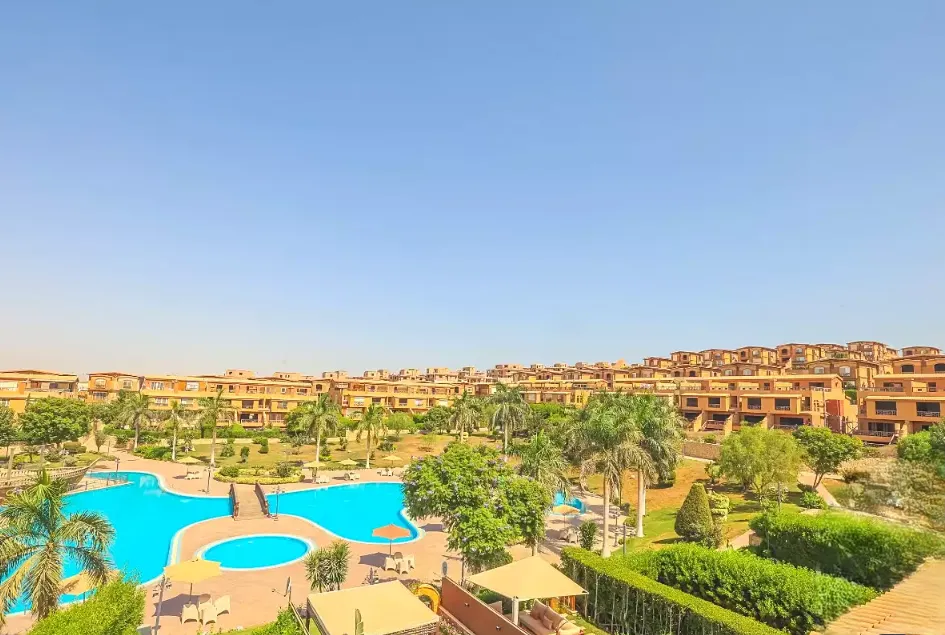 Townhouse for sale in Pyramids Walk in 6th of October City of 400 m² with 4 bedrooms