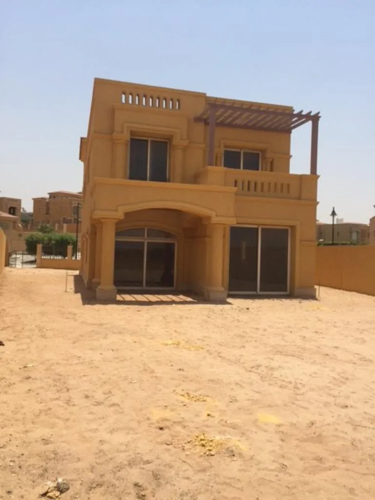 Villa for sale in Royal Meadows Sheikh Zayed in El Sheikh Zayed of 750 m² with 5 bedrooms