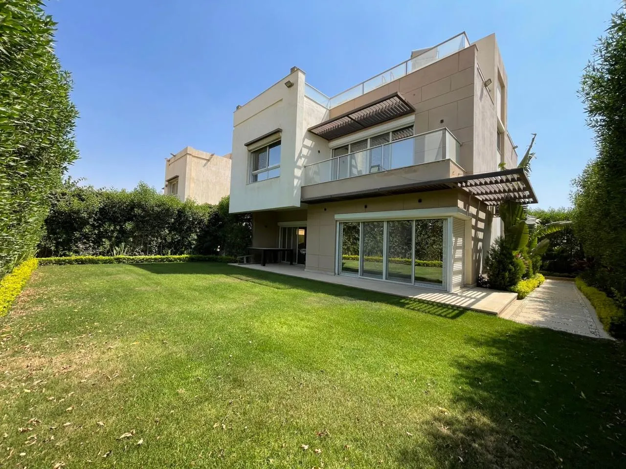 Villa for sale in UpVille Wady El Nile in 6th of October City of 440 m² with 6 bedrooms