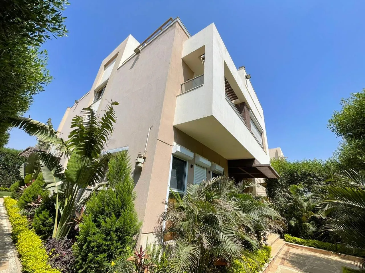 Villa for sale in UpVille Wady El Nile in 6th of October City of 440 m² with 6 bedrooms