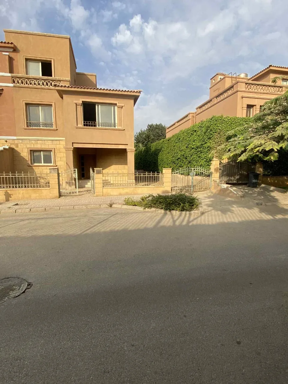 Twinhouse for sale in Bellagio in New Cairo of 348 m² with 4 bedrooms