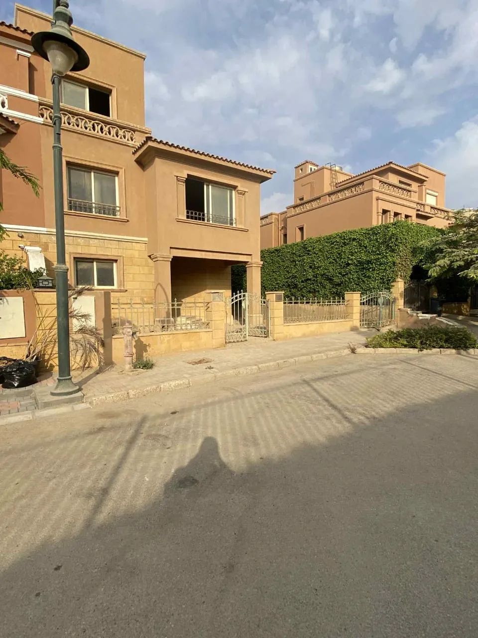 Twinhouse for sale in Bellagio in New Cairo of 348 m² with 4 bedrooms