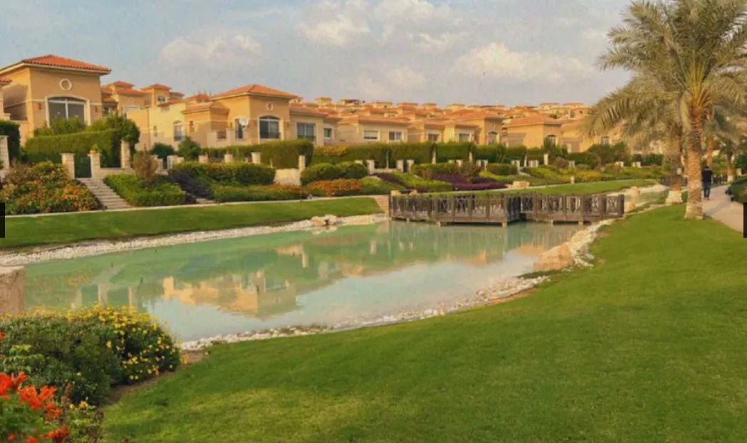 Villa for sale in Stone Park in New Cairo of 370 m² with 3 bedrooms