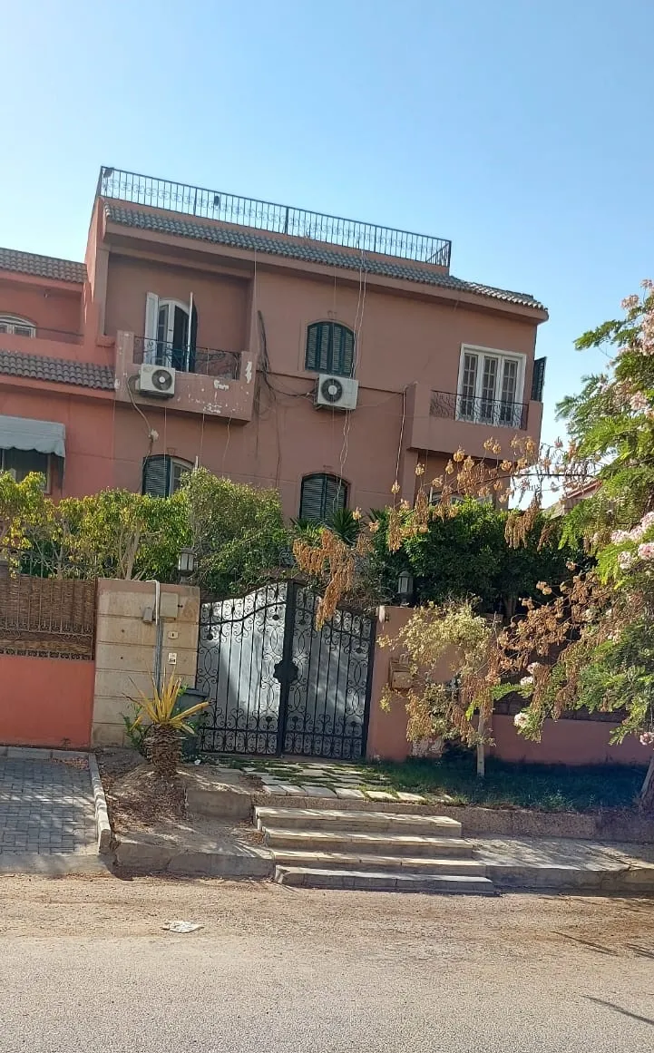 Villa for sale in Solimanya Gardens in El Sheikh Zayed of 400 m² with 6 bedrooms