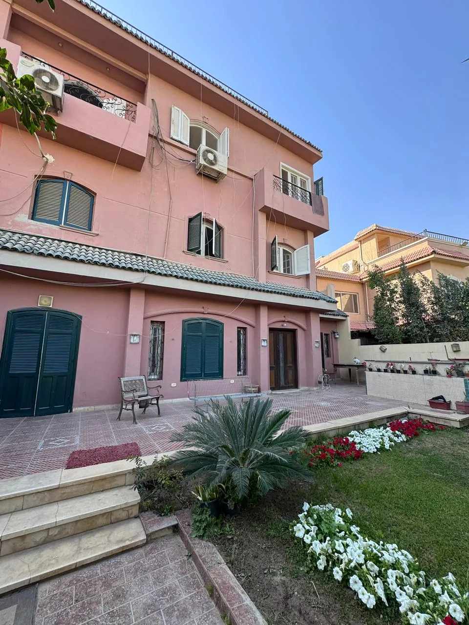 Villa for sale in Solimanya Gardens in El Sheikh Zayed of 400 m² with 6 bedrooms