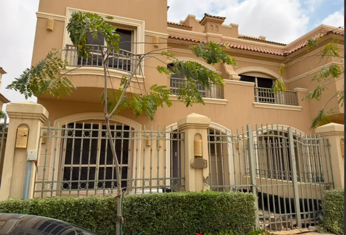 Twinhouse for sale in El Patio Oro in New Cairo of 295 m² with 4 bedrooms