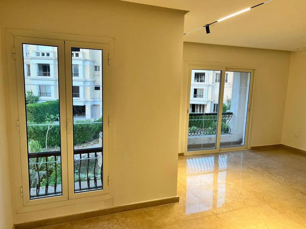 Apartment for sale in Mountain View Hyde Park in New Cairo of 208 m² with 3 bedrooms