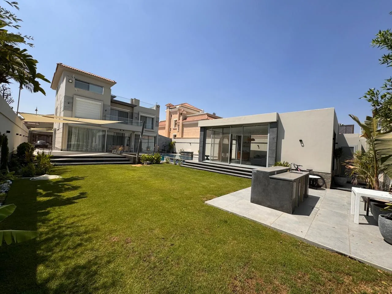 Villa for sale in Royal City in El Sheikh Zayed of 450 m² with 3 bedrooms