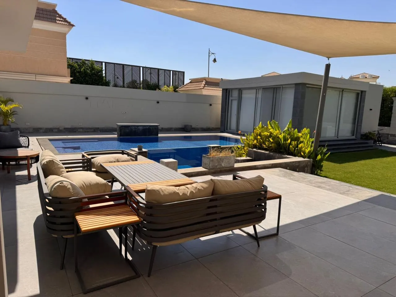 Villa for sale in Royal City in El Sheikh Zayed of 450 m² with 3 bedrooms