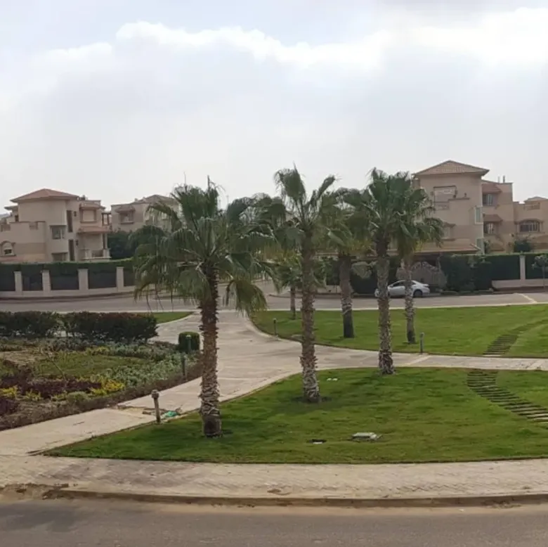 Villa for sale in Royal City in El Sheikh Zayed of 450 m² with 3 bedrooms