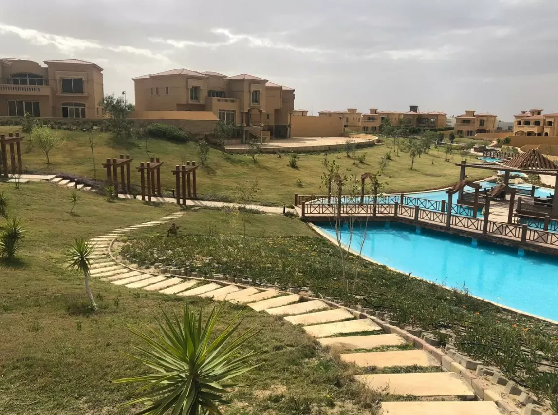 Twinhouse for sale in Royal Meadows Sheikh Zayed in El Sheikh Zayed of 506 m² with 4 bedrooms