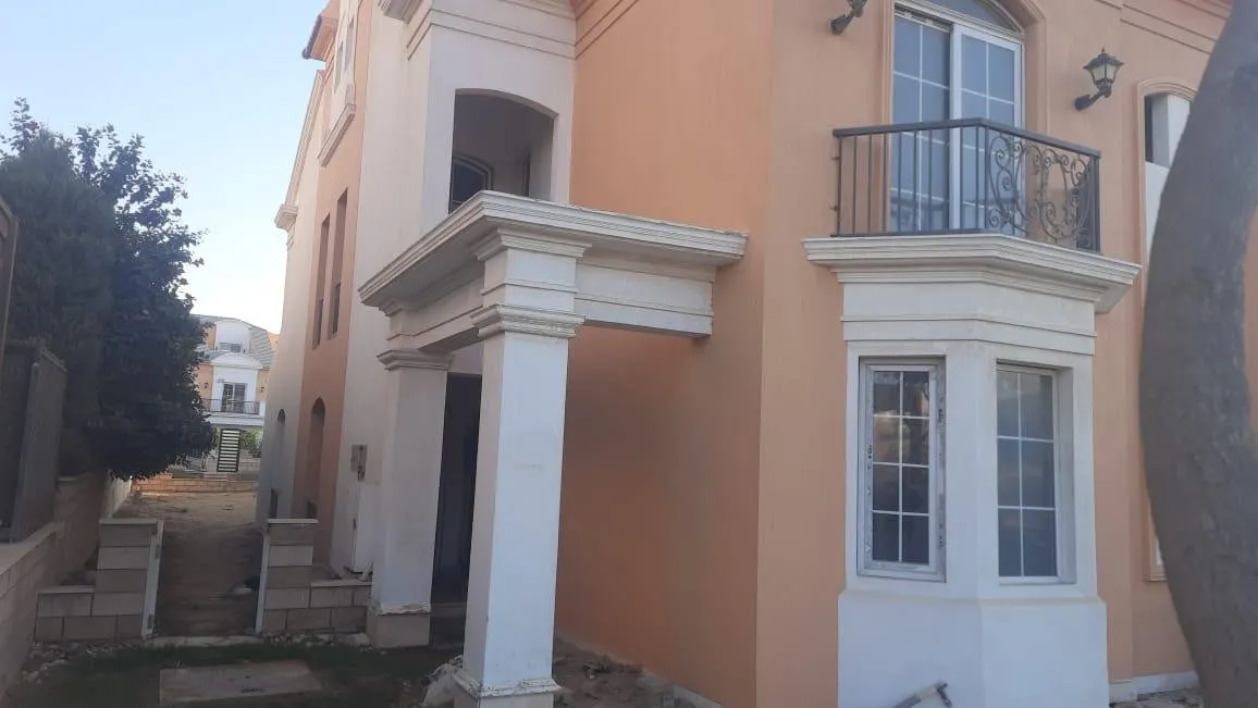 Townhouse for sale in Layan in New Cairo of 270 m² with 4 bedrooms