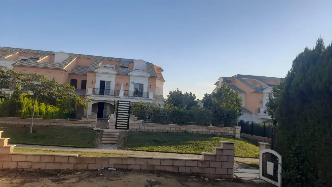 Townhouse for sale in Layan in New Cairo of 270 m² with 4 bedrooms