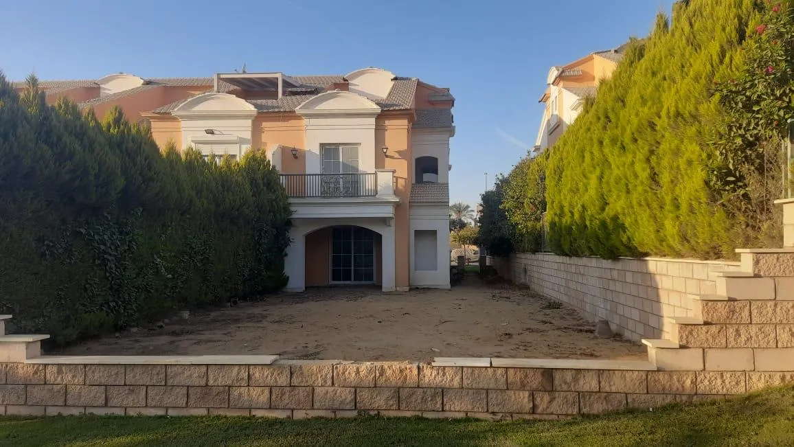 Townhouse for sale in Layan in New Cairo of 270 m² with 4 bedrooms