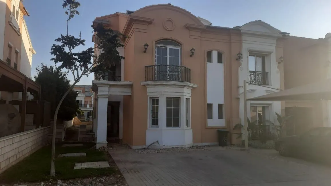 Townhouse for sale in Layan in New Cairo of 270 m² with 4 bedrooms