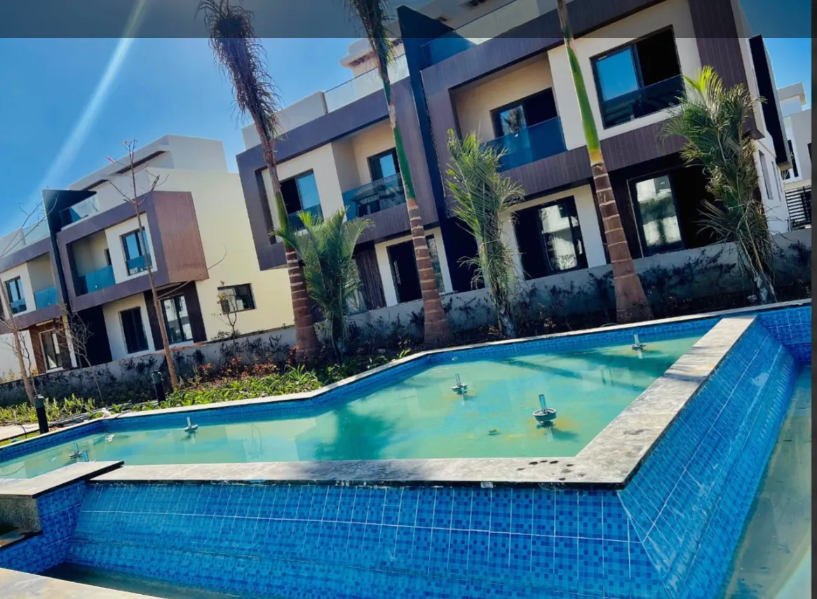 Townhouse for sale in Sun Capital in October Gardens of 210 m² with 3 bedrooms