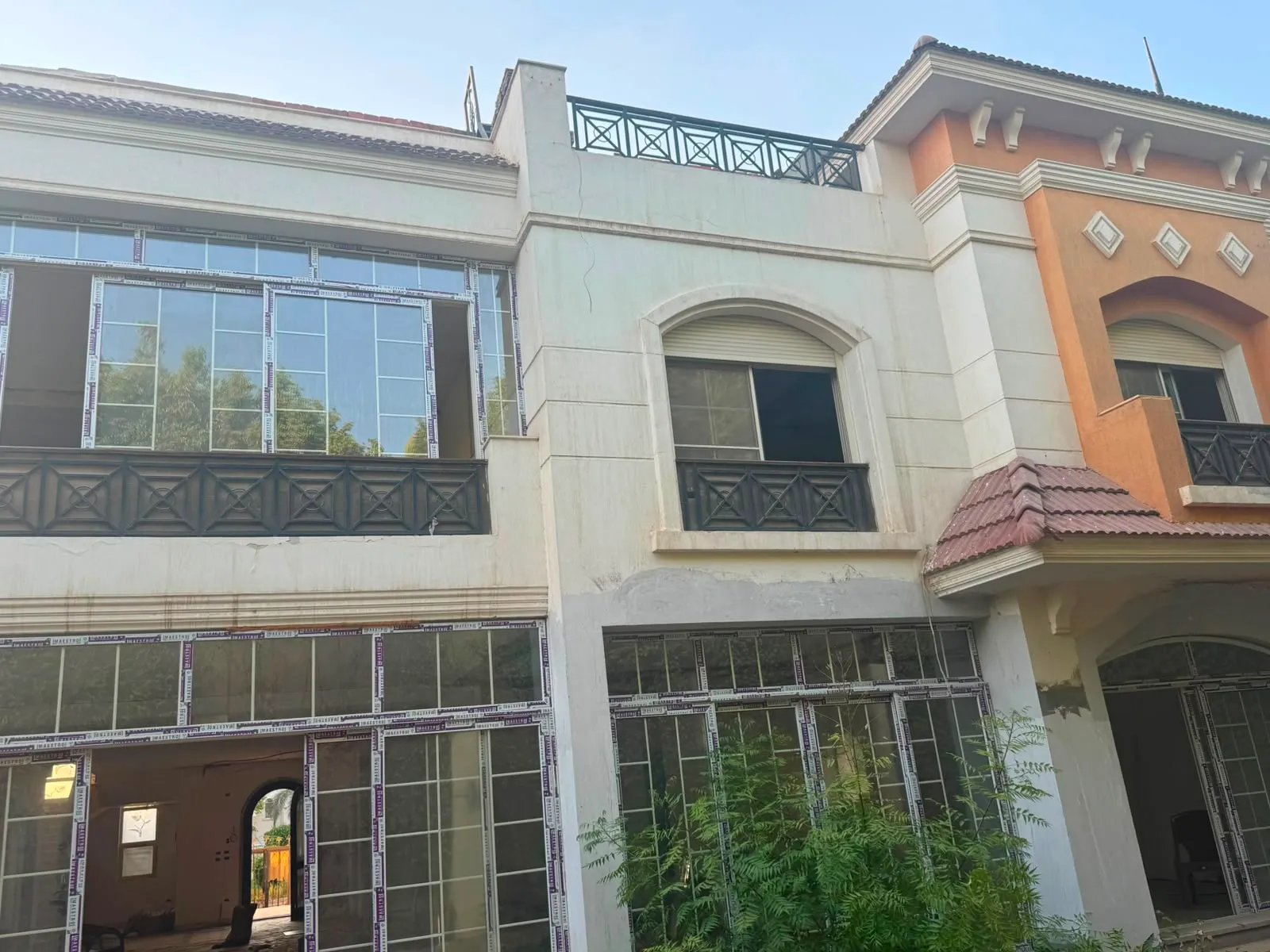 Villa for sale in Dyar Mokhabarat in New Cairo of 1054 m² with 6 bedrooms