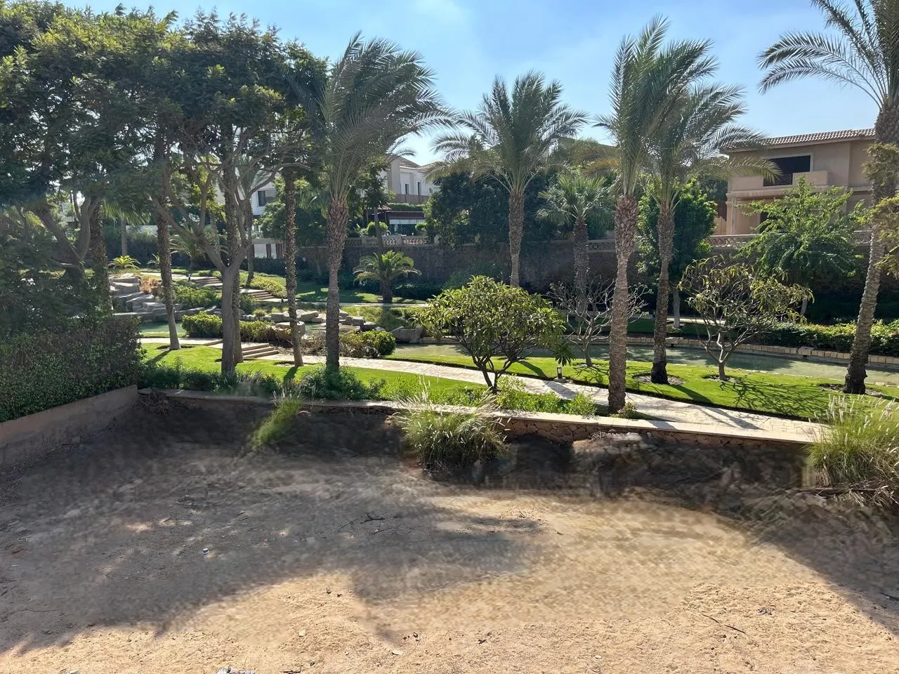 Villa for sale in Swan Lake Katameya in New Cairo of 765 m² with 5 bedrooms