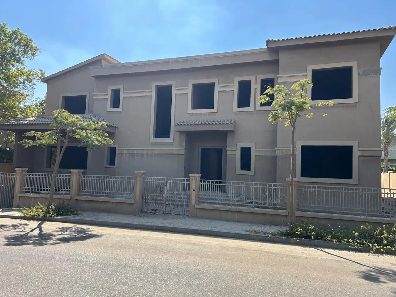 Villa for sale in Swan Lake Katameya in New Cairo of 765 m² with 5 bedrooms