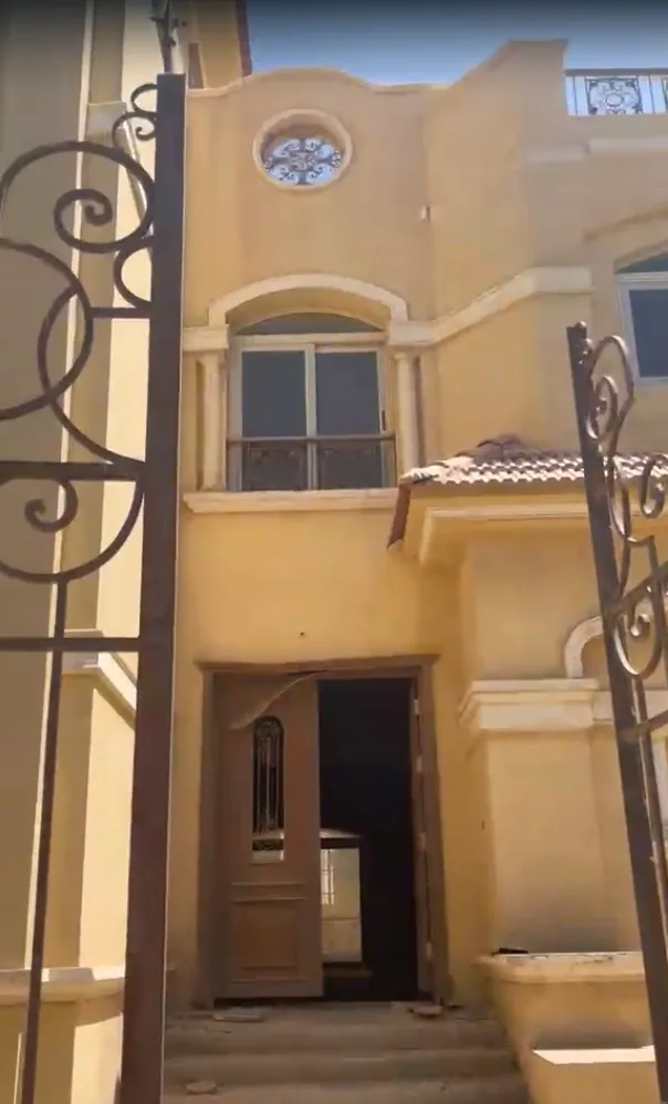 Twinhouse for sale in Fountain Park in New Cairo of 542 m² with 3 bedrooms