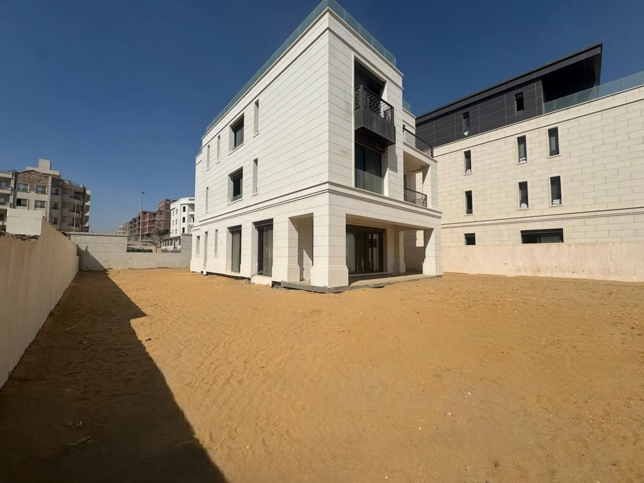 Villa for sale in Katameya Creeks in New Cairo of 750 m² with 7 bedrooms