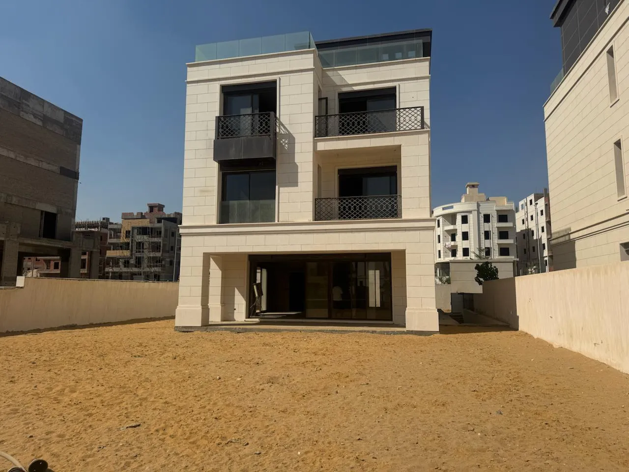 Villa for sale in Katameya Creeks in New Cairo of 750 m² with 7 bedrooms
